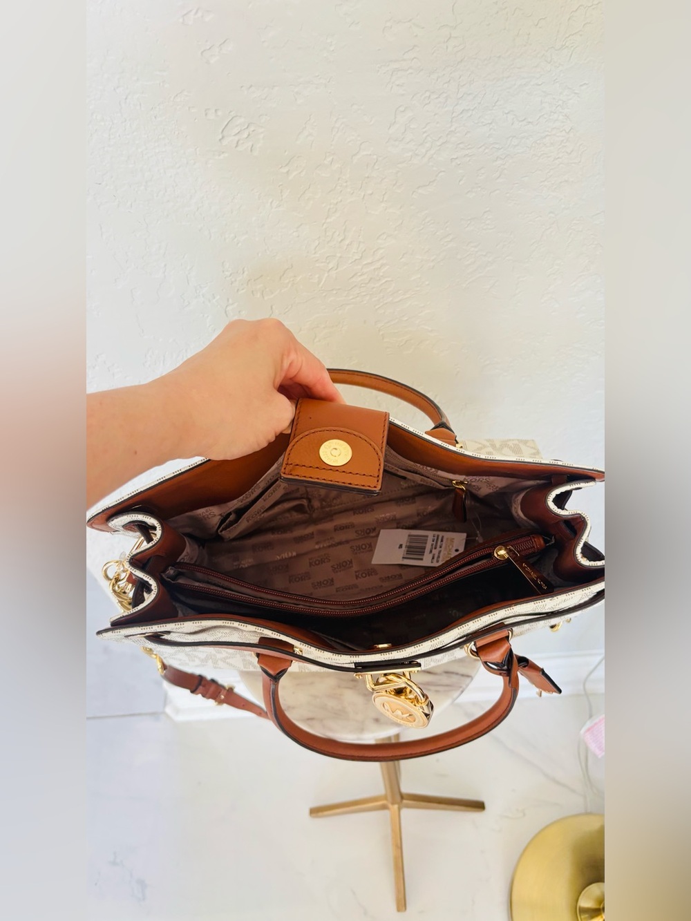 Michael Kors Signature Satchel in Vanilla and Cedar Hamilton Traveler NWT - Picture 5 of 16